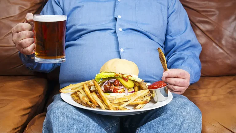 เสี่ยงต่อการเป็นโรคอ้วน ภัยจากอาหารฟาสต์ฟู้ด อร่อยแต่ทำลายสุขภาพ